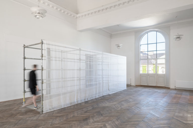 installationsbillede: hvid skulptur