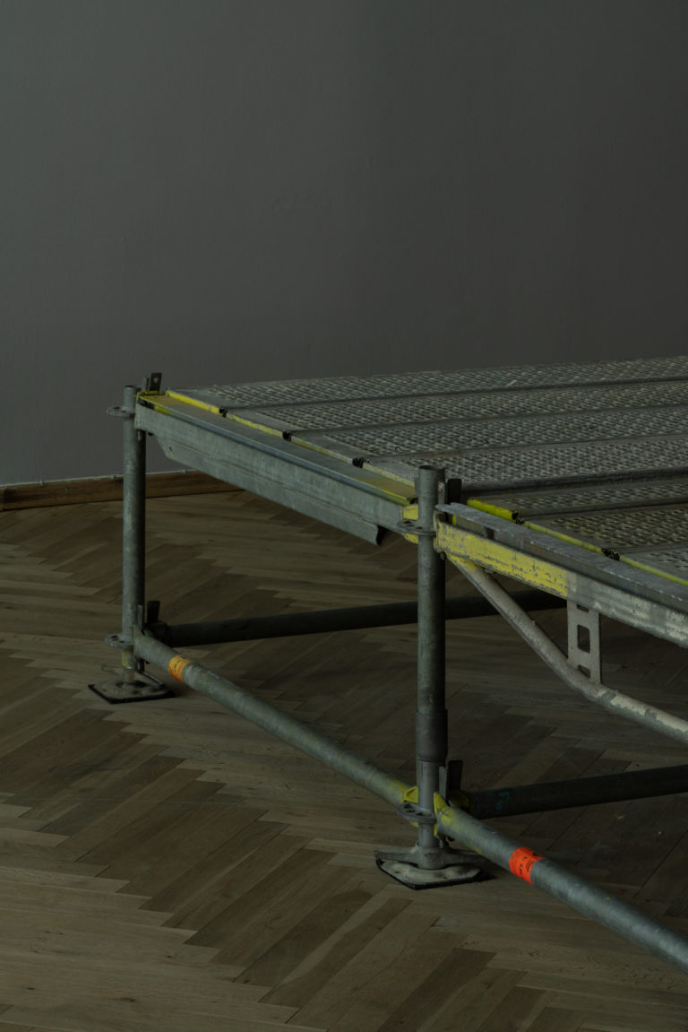 detalje fra stillads skulptur