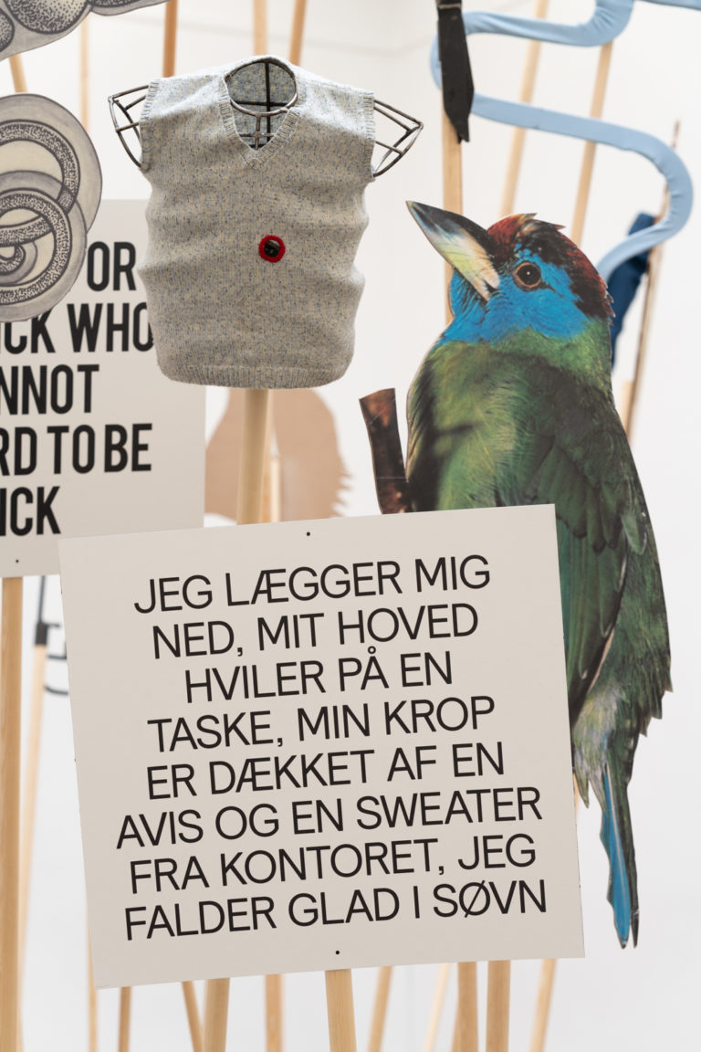 papskilte på træpinde