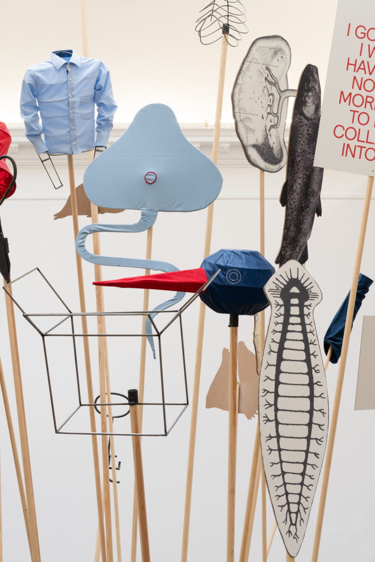 papskilte på træpinde